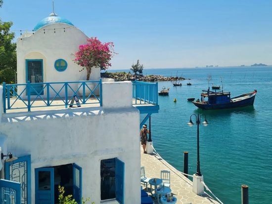 バリより“都会寄りリゾート”がいい人はこっち👇

【予算8万円】（3泊4日）

🇻🇳 ダナン・ベトナム

✔ ビーチ×カフェ×ショッピング
✔ 物価かなり安い
✔ プール付ホテル¥3〜5000程度

バリ島より移動ラクなので、“初リゾート向き”。ルーフトップバーとかも沢山ある🍸🌃✨