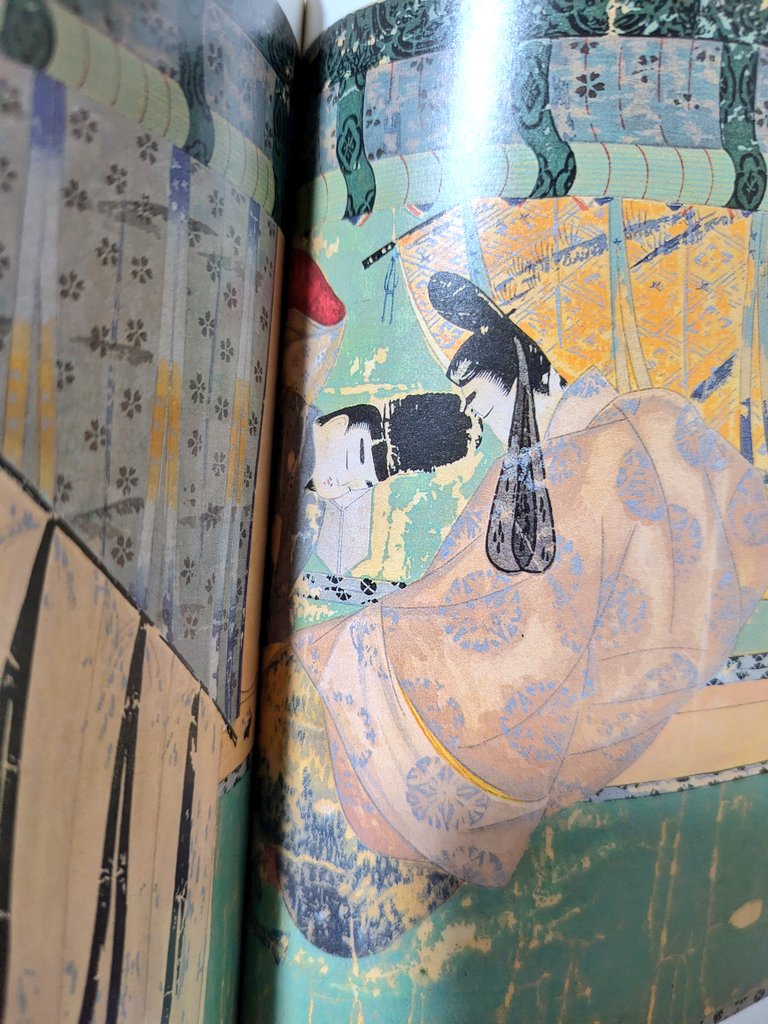 こちら源氏物語絵巻(木版本)と扇面古写経冊子です