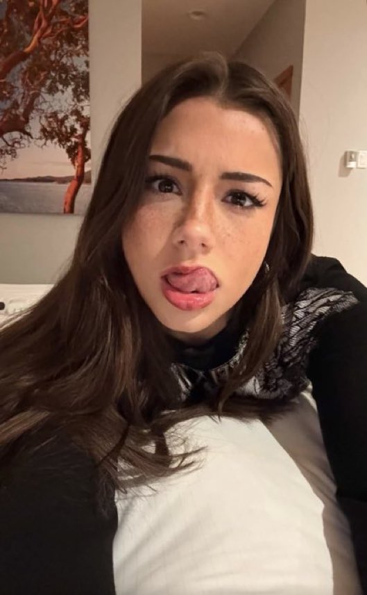 bopbully's tweet photo. Morning lil bro 

You can skip all meals today, give me the cash 🥱

You don’t have a choice.

Catfish findom https://t.co/QrBlawODaN