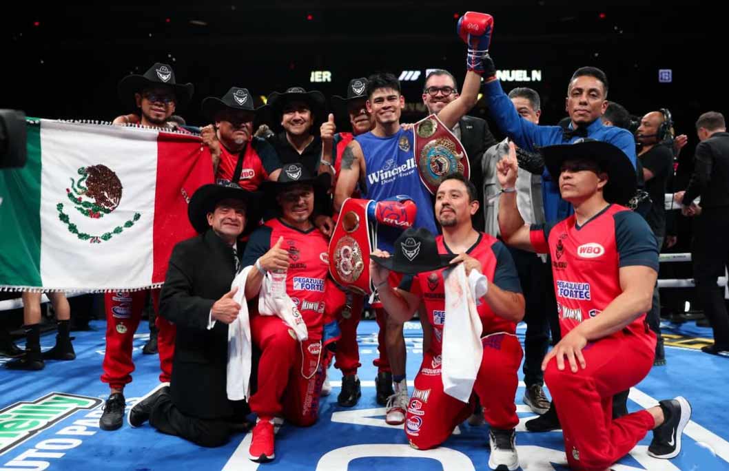 Solo_Boxeo's tweet image. Campeón unificado WBO y IBF/ Emanuel Vaquero Navarrete dlvr.it/TRF95d #boxeo #boxeador