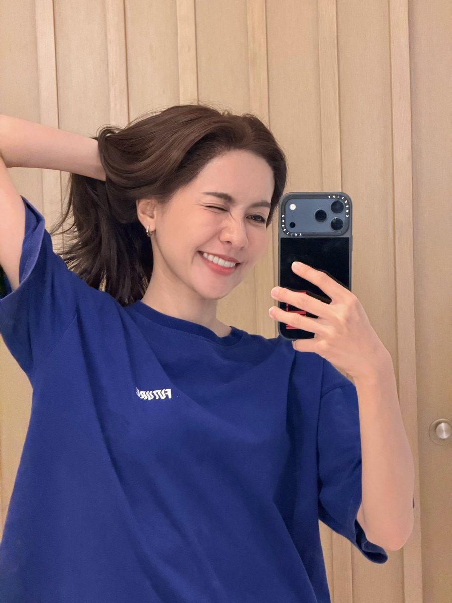 #Mar26WishtoMilin ✨
   สวัสดีมีนาคม 🤍 มีนาแล้วก็ขอให้มีหัวใจที่รู้สึกปลอดภัย มีความสุข มีเรื่องที่ดี มีสุขภาพแข็งแรง มีรอยยิ้ม เดือนนี้ทางนี่ใกล้ปิดกล้องแล้ว เหลืออีกแค่ 2 คิว คงเป็นได้กลับมามีเวลาไปทำอะไรมากขึ้นแล้ว แอบใจหายน่าจะคิดถึงการตื่นเช้าไปออกกองแน่ๆ 555