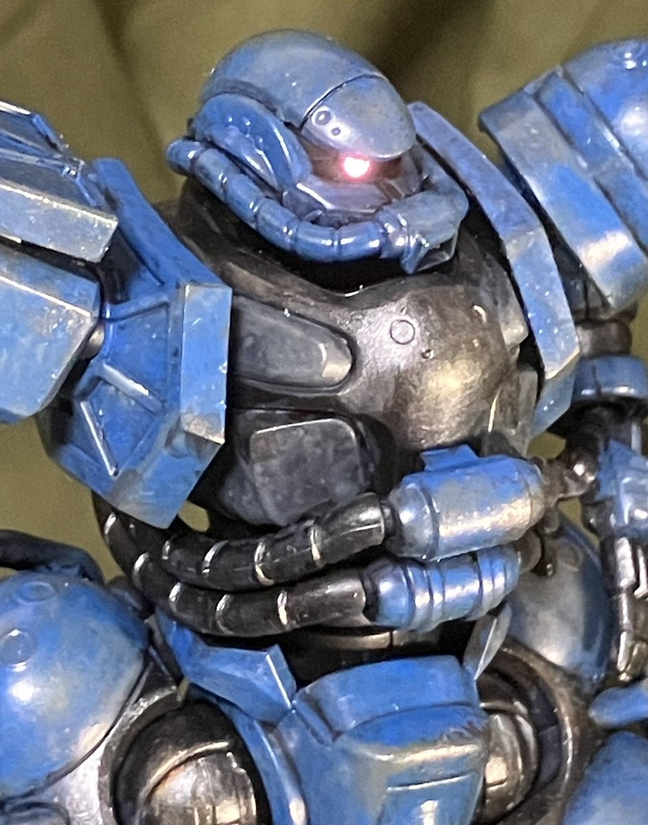 模型好きと好きと繋がりたい #プラモ #ザク モノアイはライト当てたら