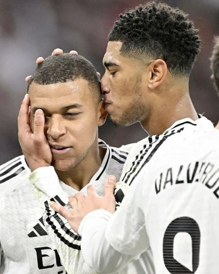 How do we grow together if you keep on ignoring the follow button ehhh follow for follow haba , the problem the ones you follow don’t follow back that’s worse than breakup, any Madrid fan let’s connect