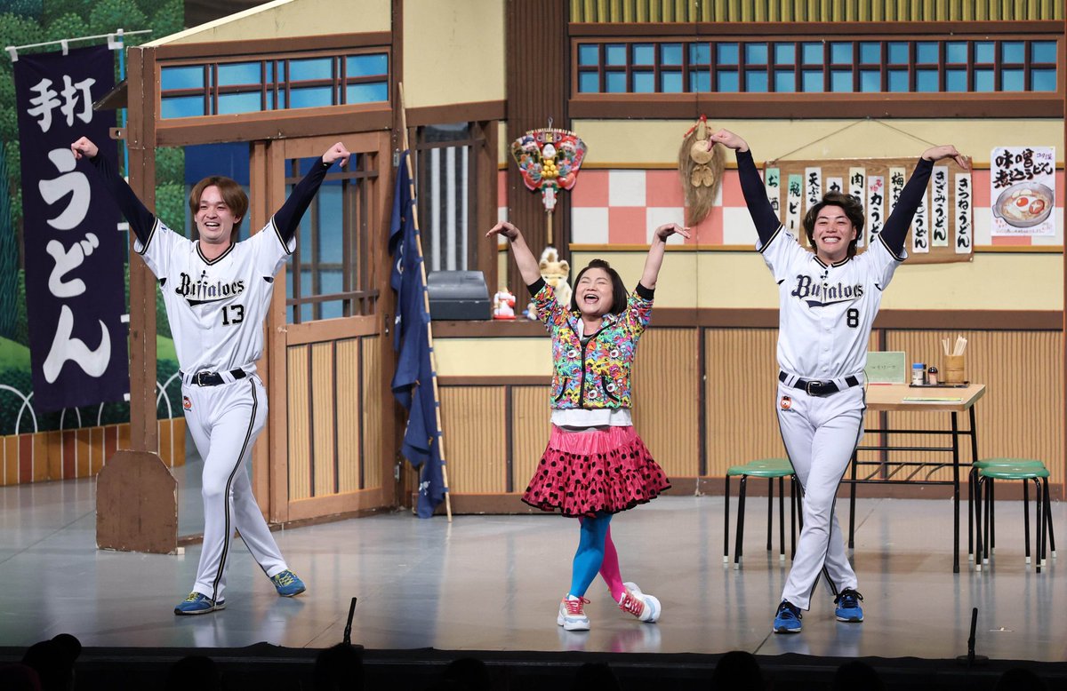 ctake19's tweet photo. 本日のオリックス先発投手は左端でした以後お見知り置きを(あまりにも大阪過ぎる) https://t.co/iDIeA87z6k