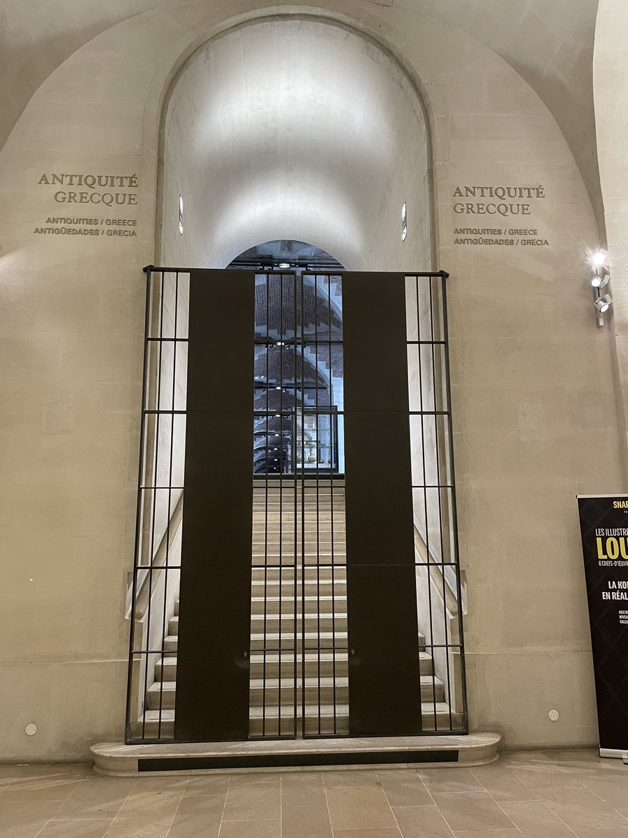 Antiquités grecques fermées , accès Richelieu deuxième étage peinture française et Europe du Nord fermé depuis des jours sans qu'un moindre panneau informe les visiteurs 🤬
Les visiteurs sont furieux . 
Aucune explication .
Le <a href="/MuseeLouvre/">Musée du Louvre</a> touche le fond chaque jour chaque jour.