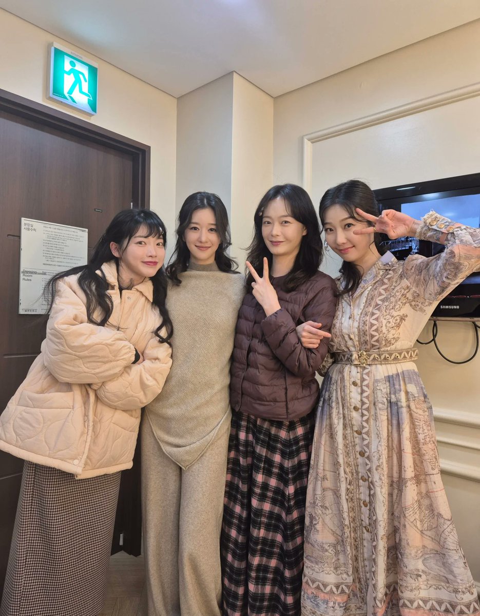 TreasuredYeaji's tweet photo. Mar 2nd: Last day for #Cryingforyou
March 2 marks the final day of Crying For You. Congratulations to Seo YeaJi and the entire cast &amp; crew for a moving, heartfelt run.
#SeoYeaji #서예지 #seoyeji https://t.co/ZnZSQNEgvQ