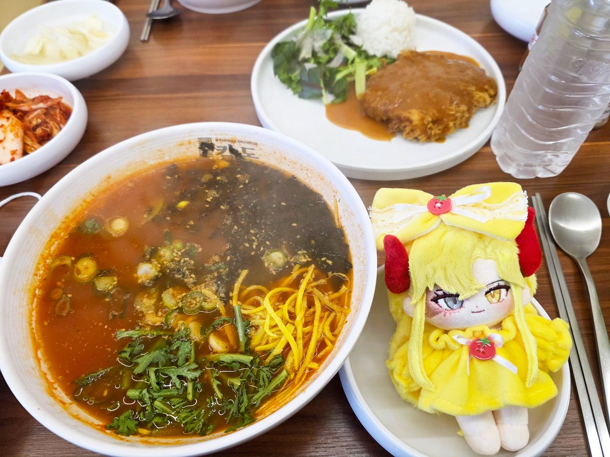 새 옷 외 출
근데 비옴
칼국수 맛있었당