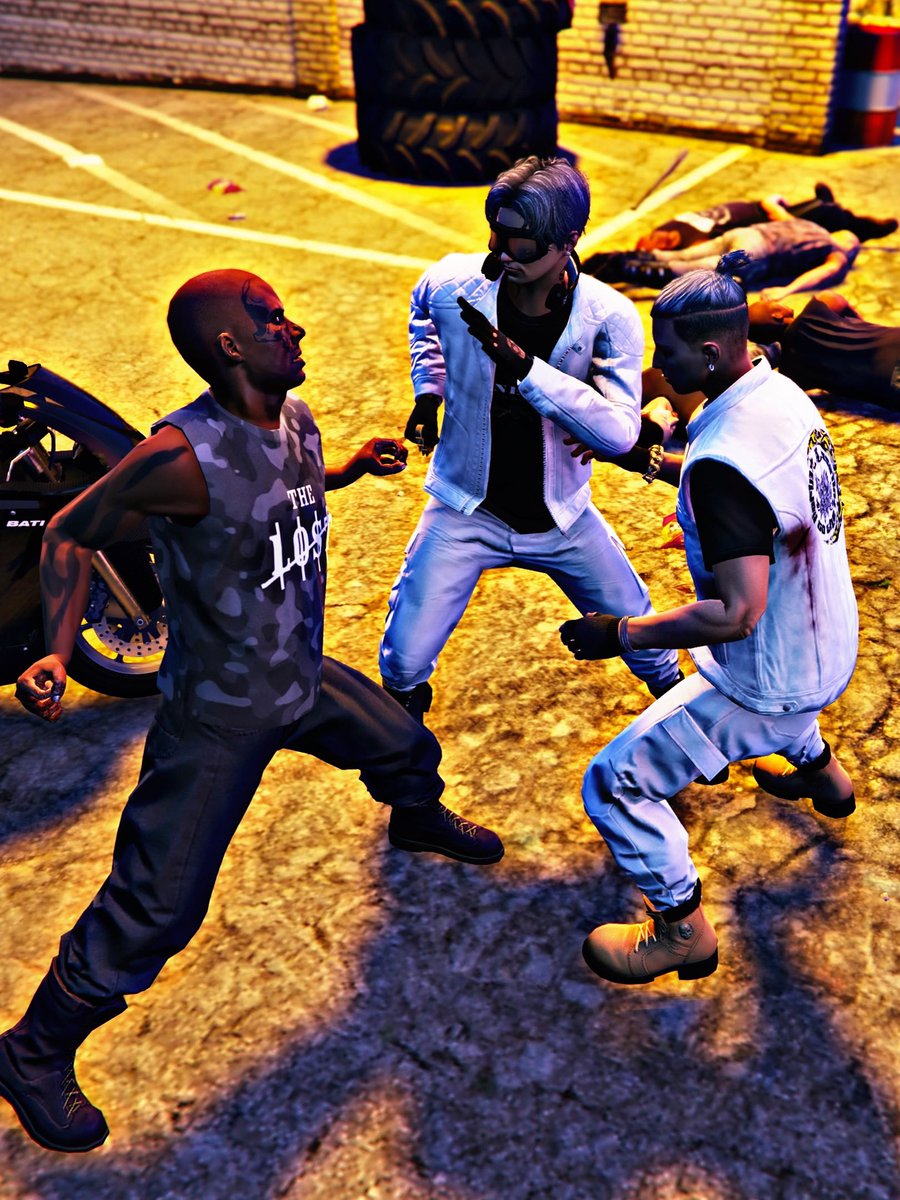 ♛𝓑𝓪𝓻𝓷𝓮𝔂♛ ☬九尾𝘾𝙍𝙀𝙒☬ tweet media