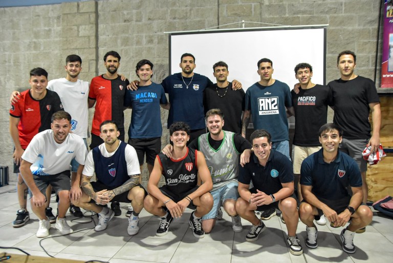 RESUMEN DE NOTICIAS. RESUMEN DE NOTICIAS. Se presentó la Superliga Masculina y Femenina. Otra semana con presencia Santa entre las mejores de la Liga Nacional Femenina. Último mes de la Fase Regular de la Liga Argentina.
saltoinicial.com.ar/2026/03/02/res…