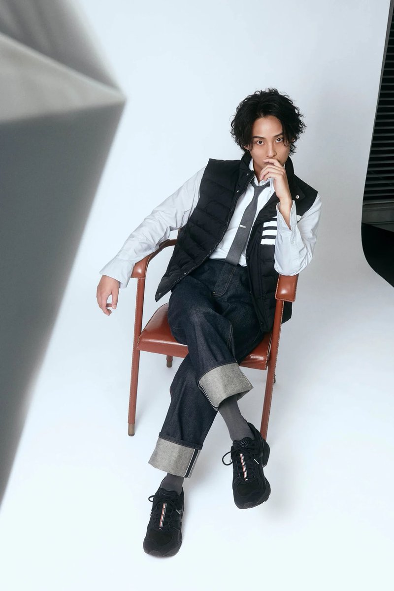 bee_n_pink's tweet photo. 헐랭……..キムソクジンさんがトムブラウン着用するの、大好きだったのですが、ついに…藤ヶ谷太輔さんも…🥺🥹🫳🙂‍↕️🩷🩷 https://t.co/XXfDfwWApE