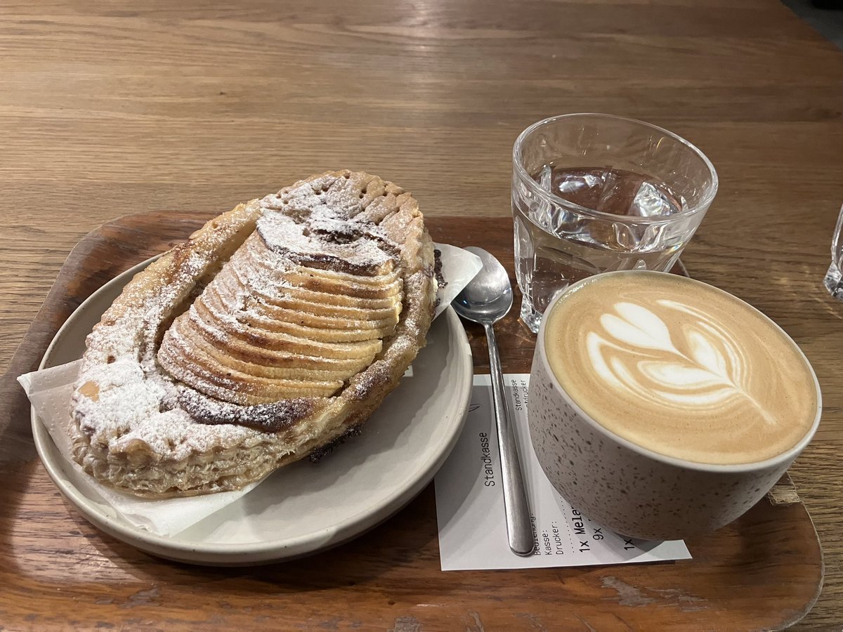 iris 🐈♟📚 tweet media