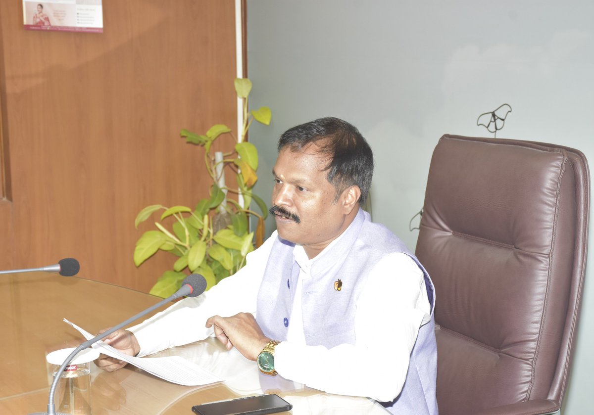 csbmot's tweet photo. Central Silk Board @TexMinIndia reaffirmed its commitment to #ViksitBharat 2047 by adopting the ‘Seva Sankalpa’ resolution on 02.03.2026. Chaired by Shri P. Sivakumar, IFS, Member Secretary, the event saw nationwide participation from CSB scientists & staff, reinforcing citizen-centric governance based on service, transparency & accountability. CSB also outlined its roadmap to boost silk production through strengthened R&D, farmer-focused initiatives & full digital governance implementation to achieve a “zero-backlog” vision, contributing meaningfully to a developed & globally competitive India.