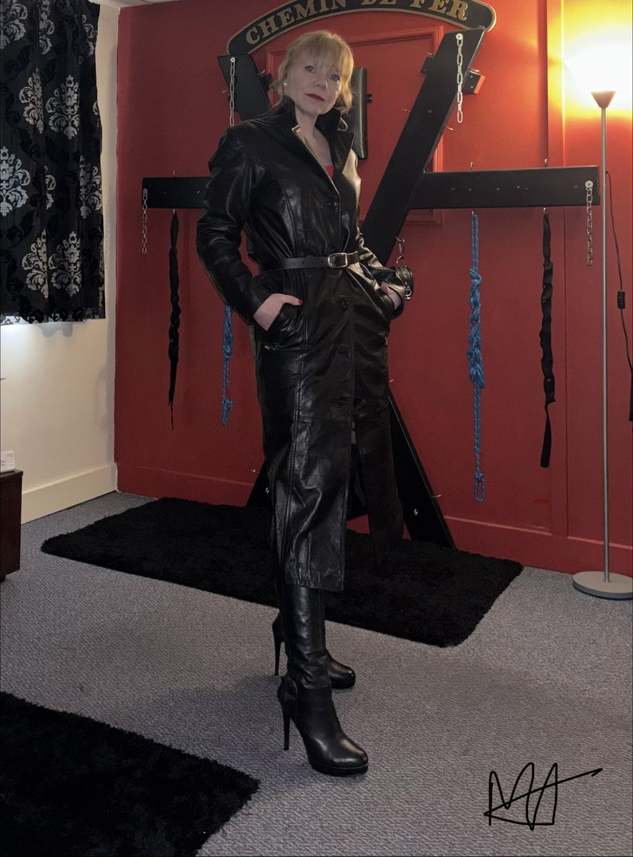I’m wearing this full #leather coat for the first time. It was purchased for Me as a gift for Christmas. The aroma of leather, on My skin, is potent.