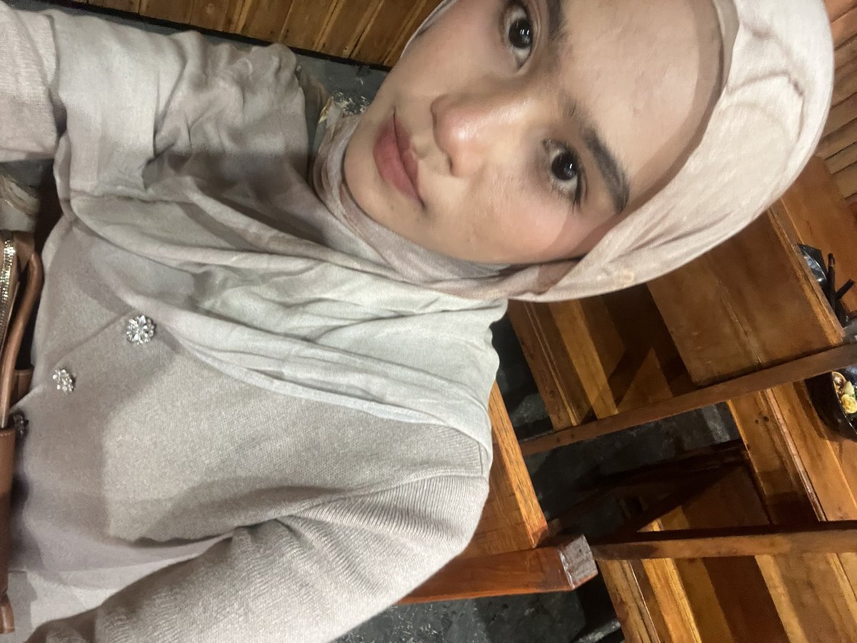 ____lhc's tweet photo. not my usual kind of make up https://t.co/wlxXxM4QHI