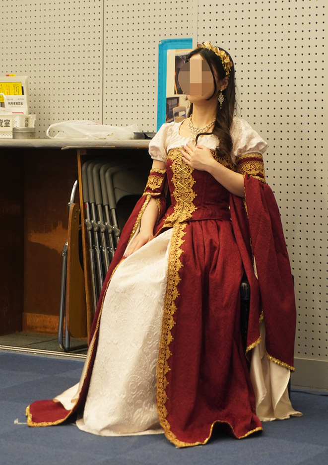 金曜日の人物写生会🌟 M10号 20分×6ポーズ ダンサーのリリィさんが