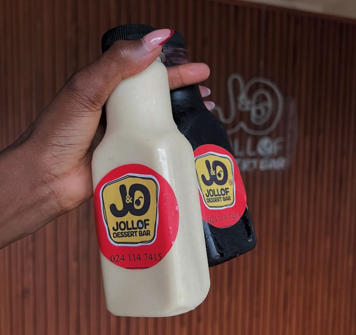 jollofxdessbar's tweet photo. Happy New Month Fam! 💛

Start your week off on a high note! How about a delicious pack of jollof &amp; a chilled bottle of sobolo? 😍😋 

Kindly Call or Dm for yours! 

#lunch #ghanajollof #desserts #accra https://t.co/y6dirYTj53