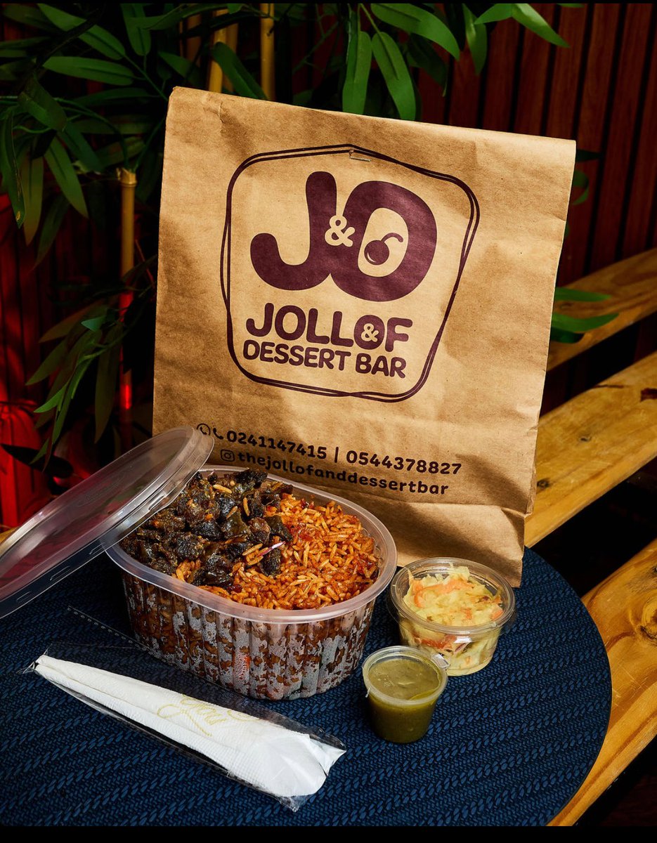 jollofxdessbar's tweet photo. Happy New Month Fam! 💛

Start your week off on a high note! How about a delicious pack of jollof &amp; a chilled bottle of sobolo? 😍😋 

Kindly Call or Dm for yours! 

#lunch #ghanajollof #desserts #accra https://t.co/y6dirYTj53