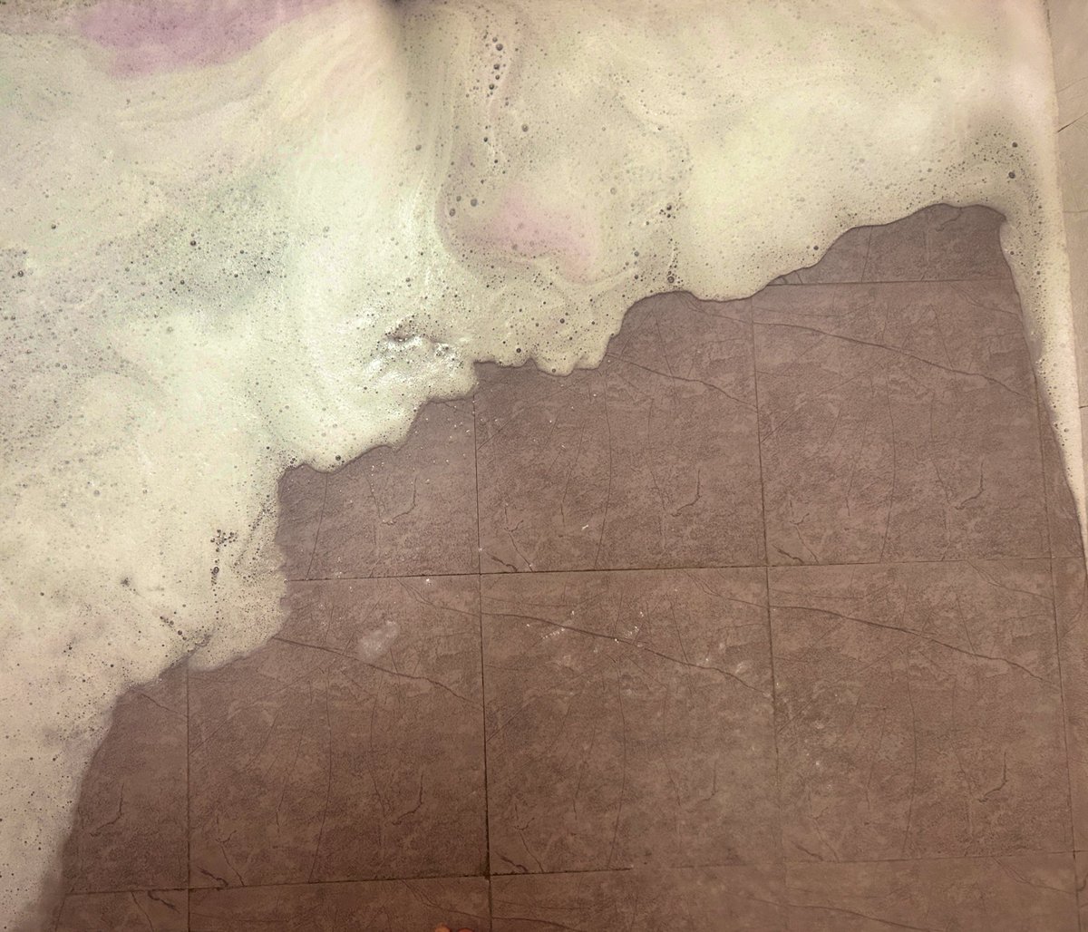 shotaluvv's tweet photo. you know the everything shower was good when the floor looks like this
#everythingshower https://t.co/EzEvni2dae