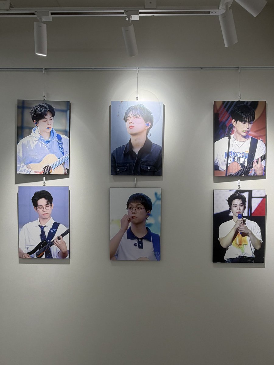 ํคํค tweet media