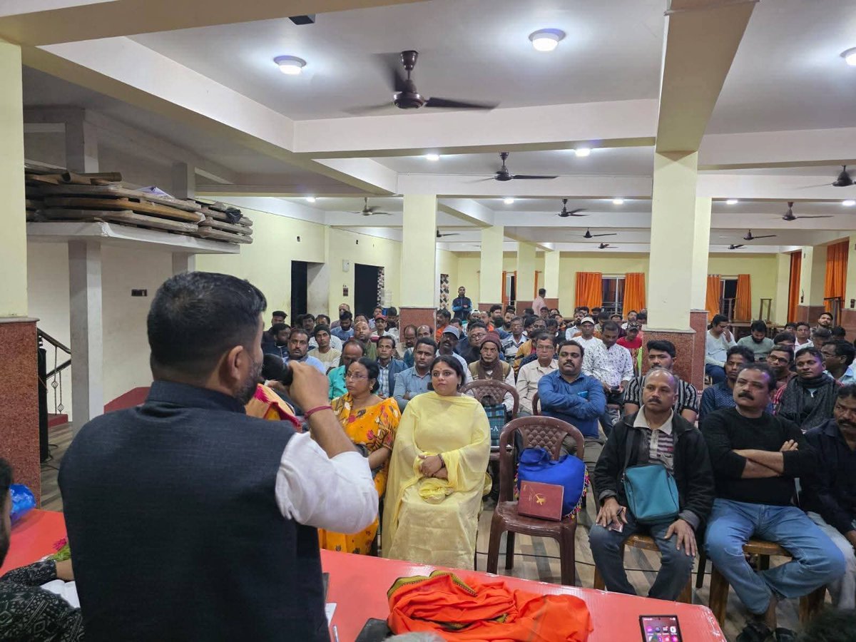 SupravatBjp's tweet photo. পরিবর্তন যাত্রার প্রস্তুতি বৈঠক এবং বুথ বিজয় অভিযান বিষয়ে বৈঠক। । https://t.co/uXZT6ShRJW