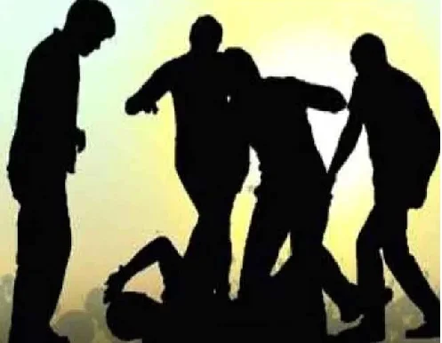 छतरपुर में बच्चा चोरी की झूठी अफवाह से महिला पर भीड़ का हमला, पुलिस जांच में जुटी
deshbandhump.com/post/mob-attac…
#mobattacks #woman #chhatarpur #falserumor #child #theft #Police #investigation