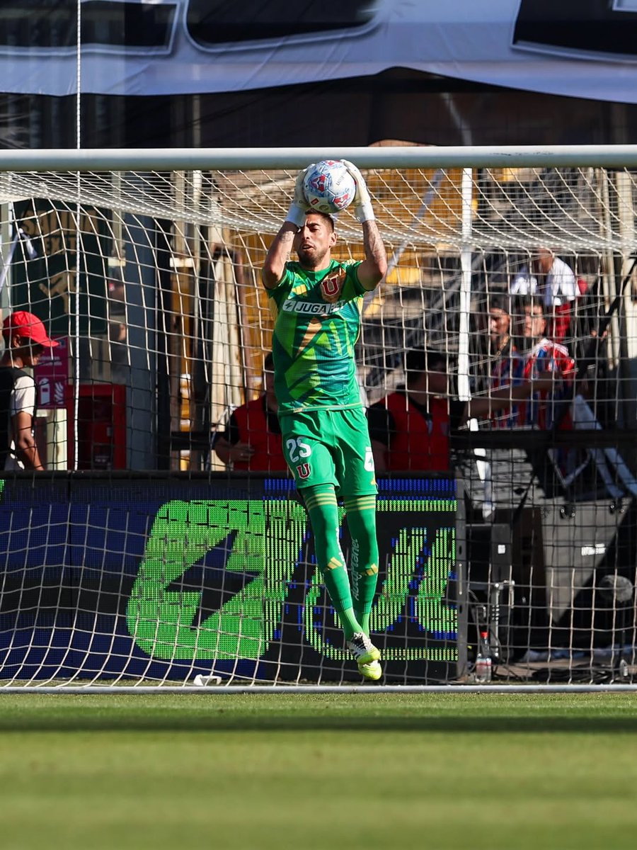 Pa_infinita's tweet photo. Gabriel Castellón ha disputado 5 super clásicos ante Colo Colo 

Ganó 4 y empató 1

en 4 de los 5 no recibió goles 

✅0-1 2024 TN
🟨0-0 2024 TN
✅2-1 2025 TN
✅0-3 2025 Super Copa 
✅0-1 2026 TN https://t.co/H5YpxlaZaj