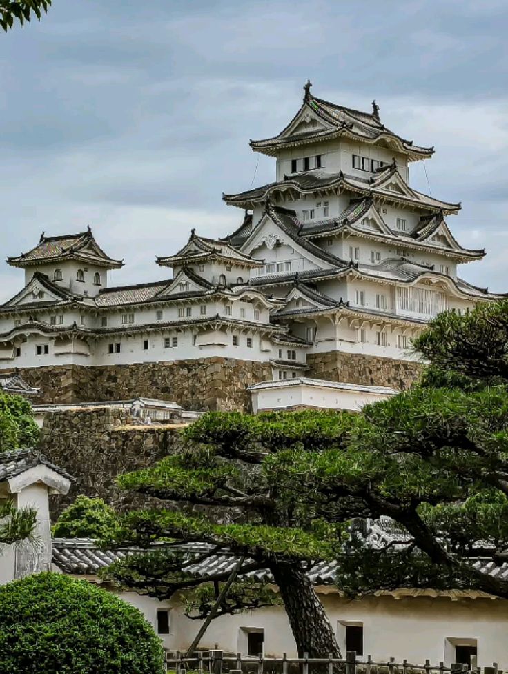 world_tourists_'s tweet photo. 📍Himeji Castle, Osaka, Japan 🇯🇵 https://t.co/iha5gCfbRl