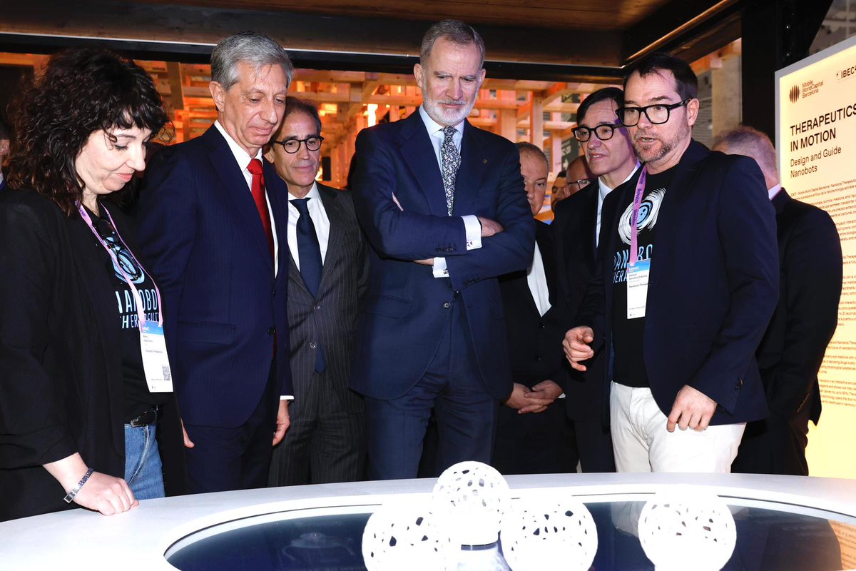 MWCapital's tweet photo. Les màximes autoritats visiten MWCapital en el tour institucional.
 
SM el Rei i les institucions recorren el #MWC26, reafirmant el suport al nostre ecosistema digital i tecnològic. https://t.co/riTh9AIQSE