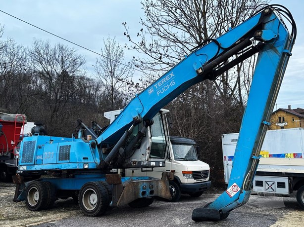 TractorHouseEU's tweet photo. 🔔🔔 MACHINE OF THE WEEK
🛠️ 🛠️𝟮𝟬𝟬𝟱 𝗙𝗨𝗖𝗛𝗦 𝗠𝗛𝗟𝟯𝟯𝟭

View full listing 👉 https://t.co/Afg8UE7ezD

✅ 14.800 Hours
✅ 13 kW magnet system for efficient material handling
✅ 9.8 m reach and 4 outriggers for stability

 #ConstructionEquipment #MaterialHandling https://t.co/DZiGCbNaIL