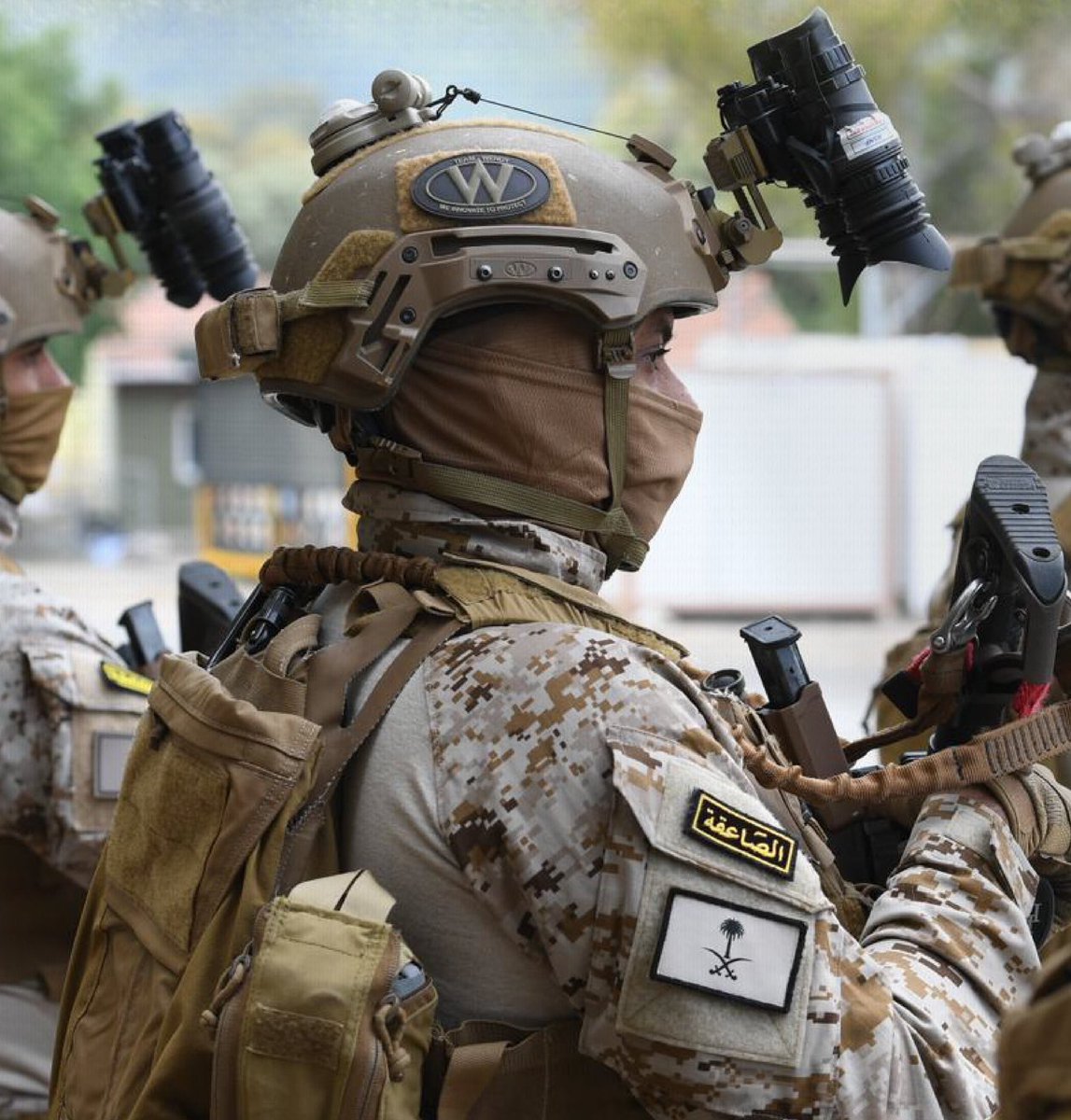 ‏ فالكون tweet media