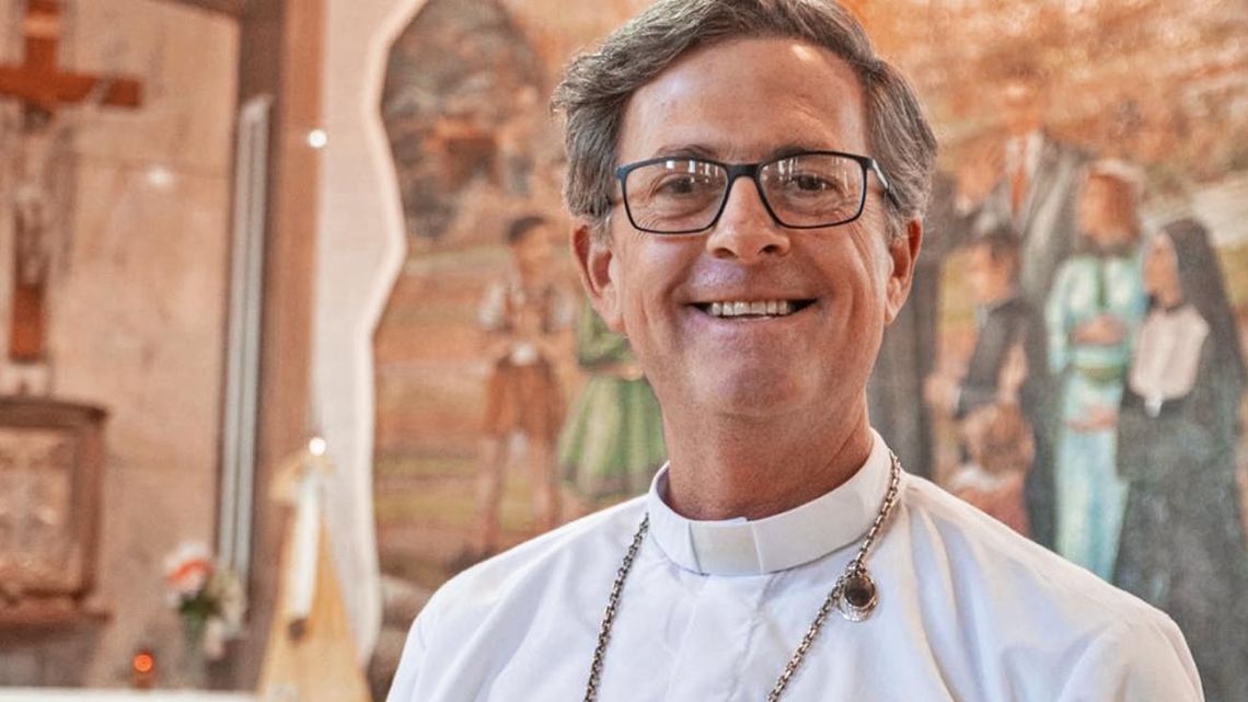 García Cuerva was one of Bergoglio's favorites. In 2012, he baptized the children 'of' a homo couple, which became a huge tabloid scandal. In 2017 Bergoglio ('Pope Francis') made him bishop, in 2023 he sent him to Buenos Aires. 