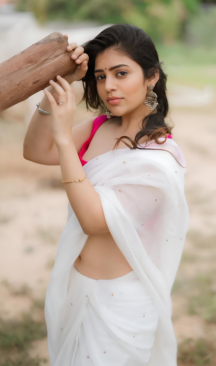 dv_ab24394's tweet image. 😍 #bandhavisridhar #SareeGoals #Gorgeous