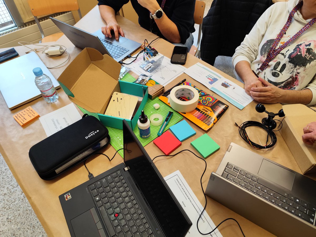 CRPSegria's tweet photo. Gran jornada del Taller Bits&amp;Atoms el passat disabte al CRP del Segrià. Cocreem situacions d'aprenentatge amb 💻🤖IA i Tecnologies STEAM🔨.
#mschools https://t.co/8mVEUbbieG