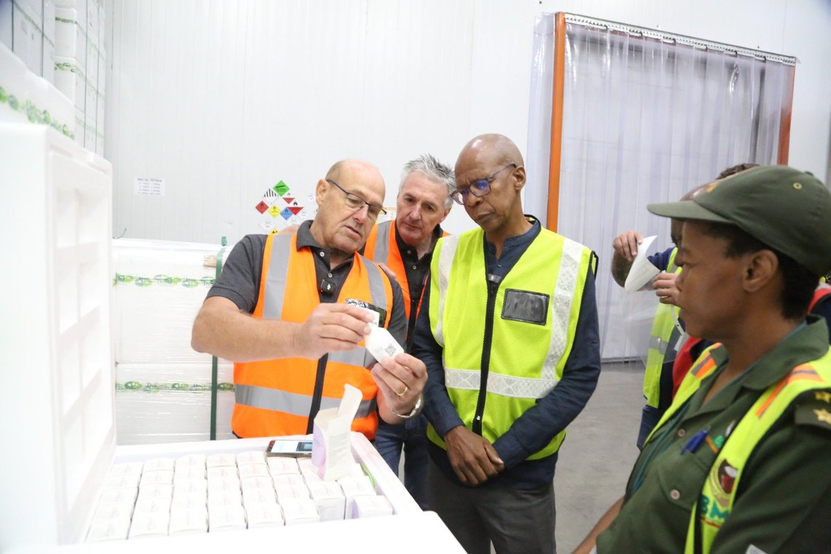 SAgovnews's tweet image. Agriculture Minister John Steenhuisen has confirmed the arrival of a major consignment of 1.5 million Dollvet Foot-and-Mouth Disease #FMD vaccines at OR Tambo International Airport on Sunday, 1 March. tinyurl.com/475uvtzh

#GovZAUpdates @DOAgov_ZA