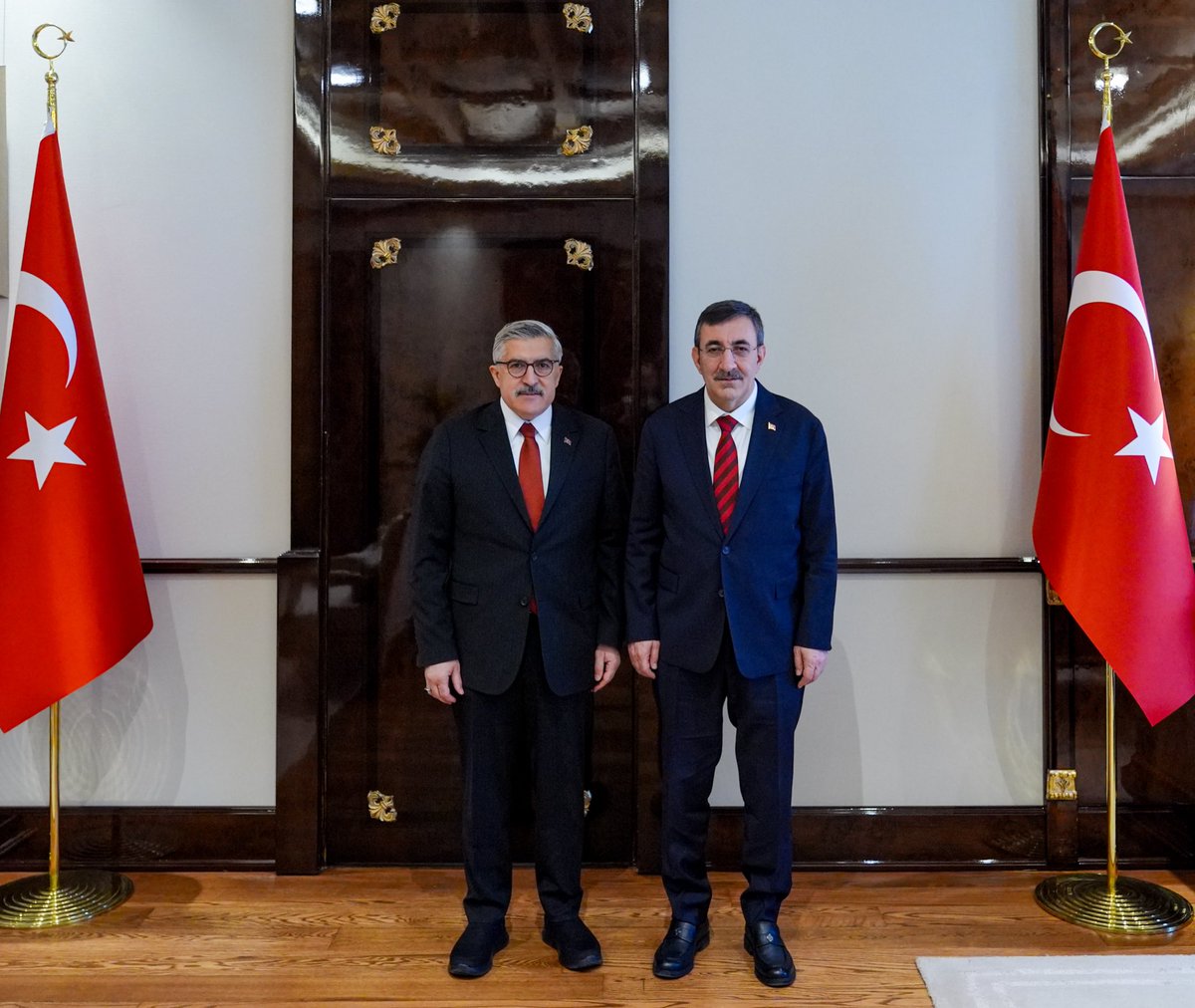 📍 Cumhurbaşkanlığı Külliyesi 🇹🇷

Cumhurbaşkanı Yardımcımız Sayın Cevdet Yılmaz’ı Cumhurbaşkanlığı Külliyesi’nde ziyaret ettim.

Nazik kabulleri ve samimi misafirperverlikleri dolayısıyla kendilerine teşekkür ediyorum.

#TürkiyeYüzyılı 🇹🇷
