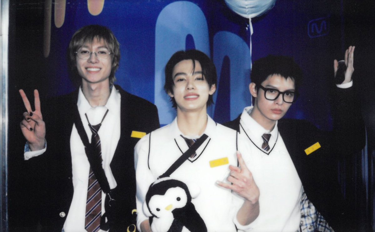 aku yg tengah ya :___)