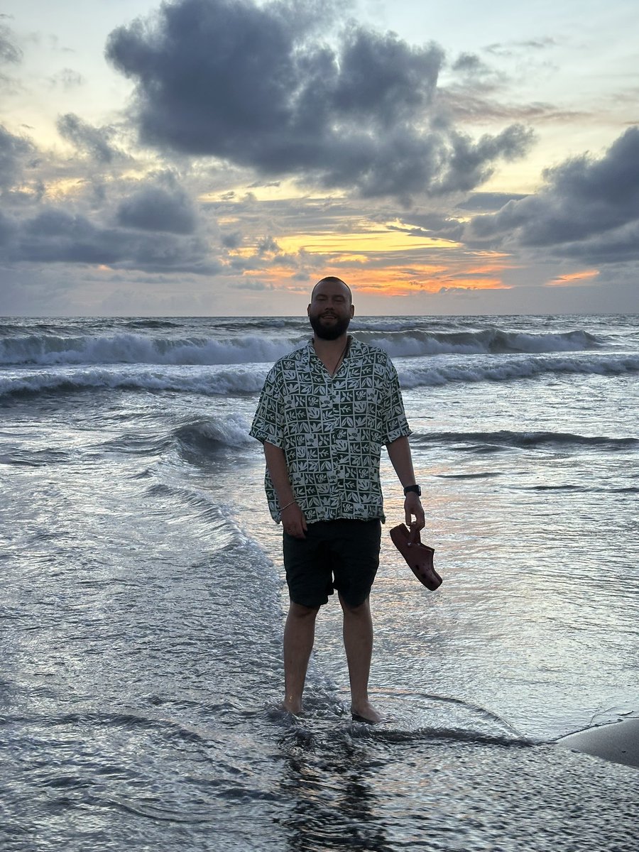 Sarude221's tweet photo. My last sunset in Bali. It was cool. Thank you for this month!
#sanset #Bali https://t.co/qTtzyyaKro