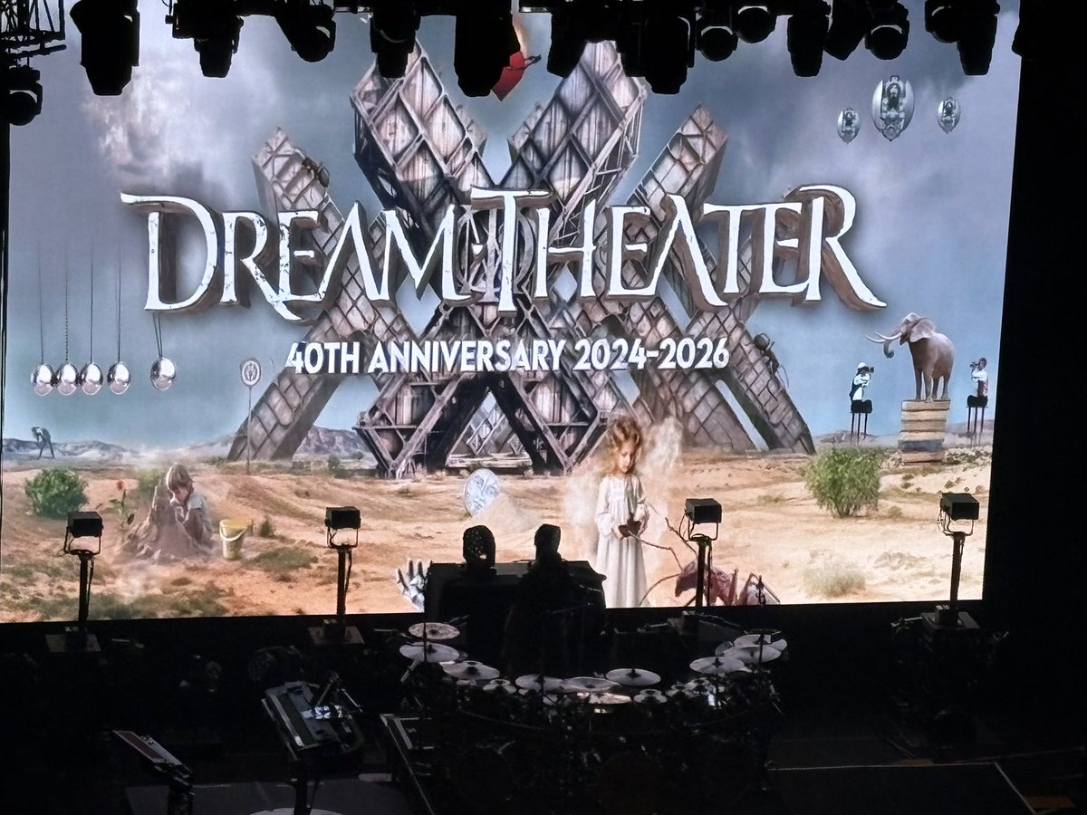 shiro_1972's tweet photo. Dream Theater素晴らし過ぎる！！
フ���スティバルホール観やす過ぎる！！
インターミッション後が楽しみ過ぎる！！ https://t.co/gHLCe2cxLA