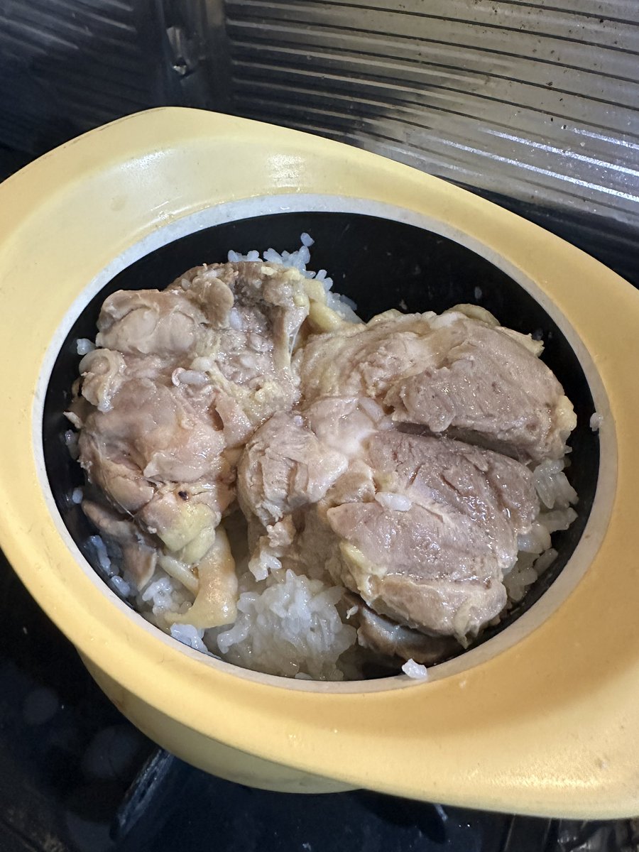haruki_march's tweet photo. ベストポットでカオマンガイ🐓
うま〜✨
#bestpot https://t.co/j4c32yKP4C