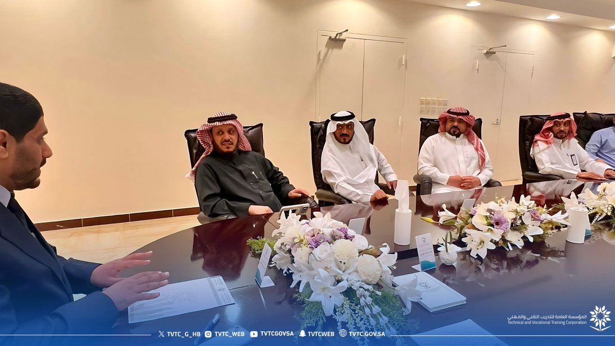 الكلية التقنية بحفر الباطن tweet media