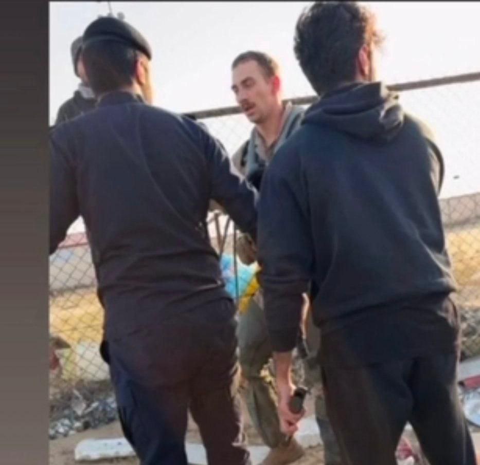 Eng_china5's tweet image. UNUSUAL
 Three U.S. Army F‑15 fighter jets have been shot down in Kuwait.
 Iran says it shot them down. 

The U.S. military says it was friendly fire. 

The pilots were beaten by civilians who thought they were Iranians