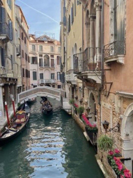 adricazoorla's tweet photo. quizas lo unico que necesite sea una escapada a italia https://t.co/JFMwk2SjmH
