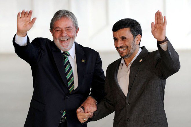CarlosBolsonaro's tweet photo. Os maiores aliados de Lula assassinam opositores, mulheres e homossexuais. E você de que lado está? Nada é por acaso! https://t.co/eCUeK6ovy8