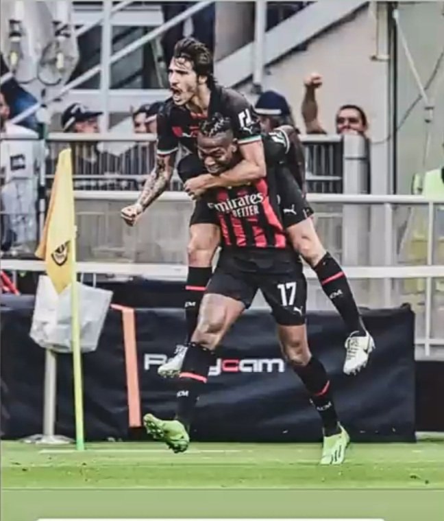 É quella settimana li...<a href="/RafaeLeao7/">Rafael Leão</a> <a href="/LafaelReao/">Devi stare lontano dal mio Milan @furlani</a>