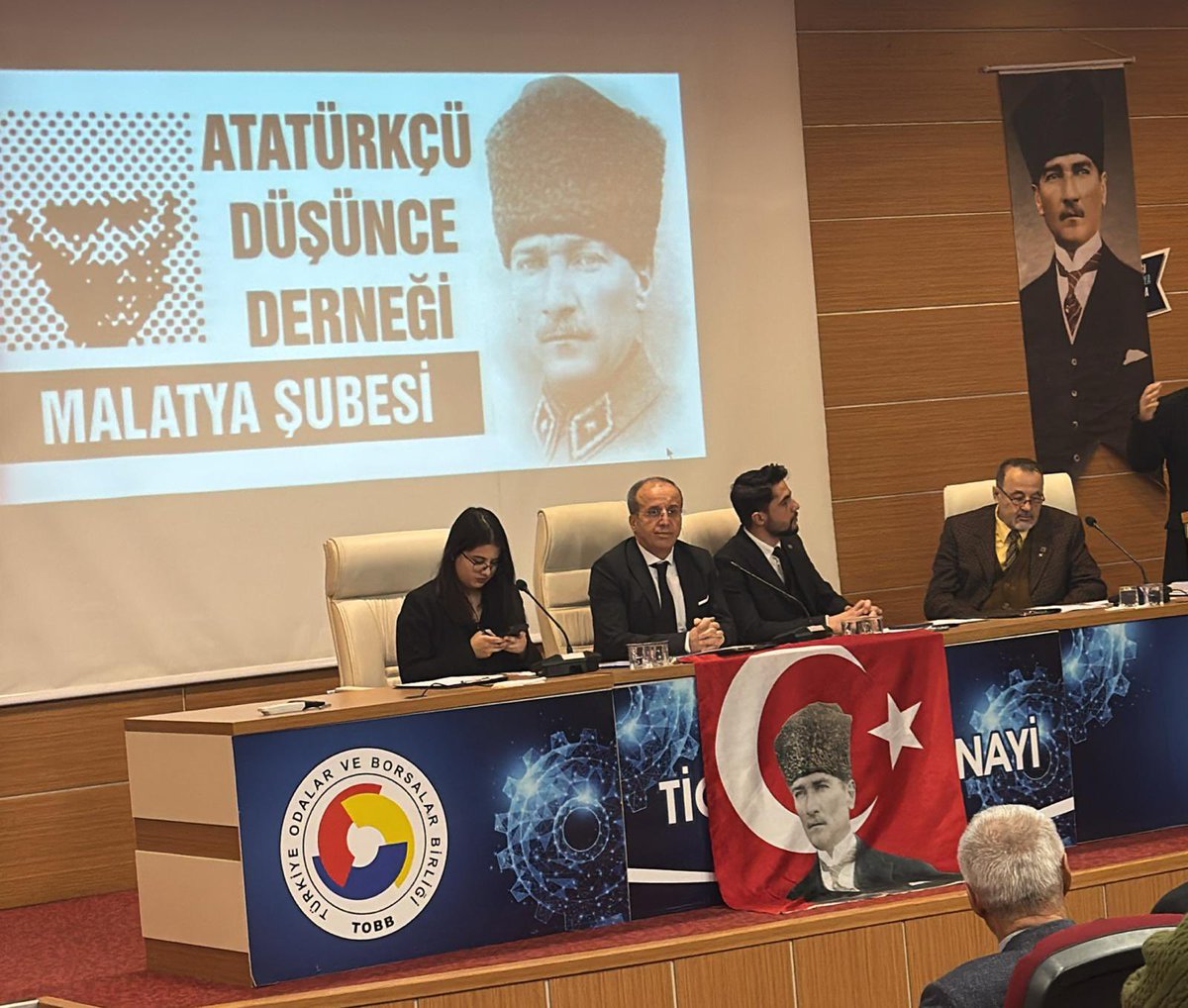 basrilhan2's tweet photo. Atatürkçü Düşünce Derneği Malatya Şubesi Genel Kurulu’nu birlik ve kararlılık içinde gerçekleştirdik. Divan Kurulu Başkanı olarak görev almak benim için büyük bir onur ve gurur kaynağı oldu. Seçilen yönetim kurulumuza başarılar diliyor, derneğimiz ve Malatya’mıza hayırlı olsun. https://t.co/IZjs7Ydgnp