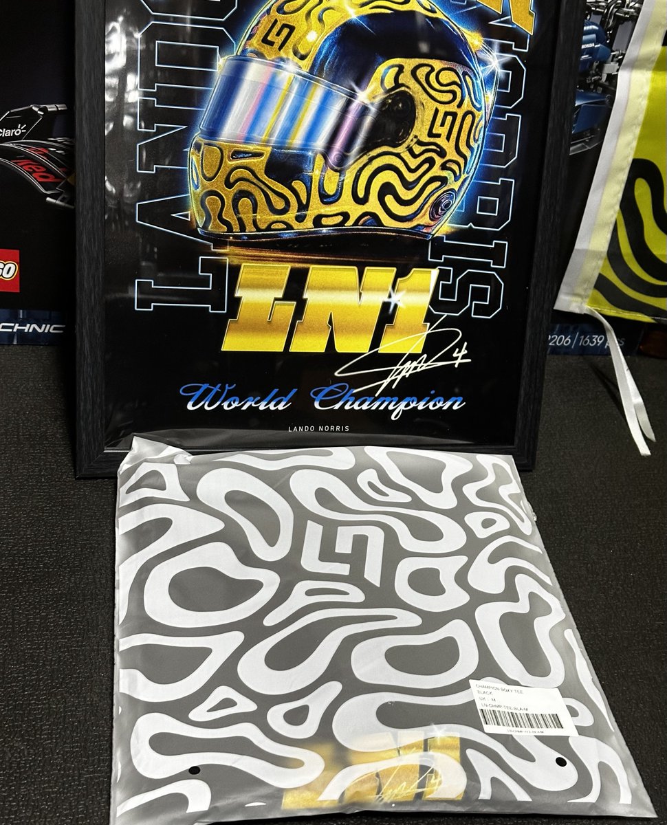 届きました。ランドがチャンピオン取ったら飲もうと飾ってたウイスキー、体も良くなったしもうすぐ開幕やし、明日飲も😊