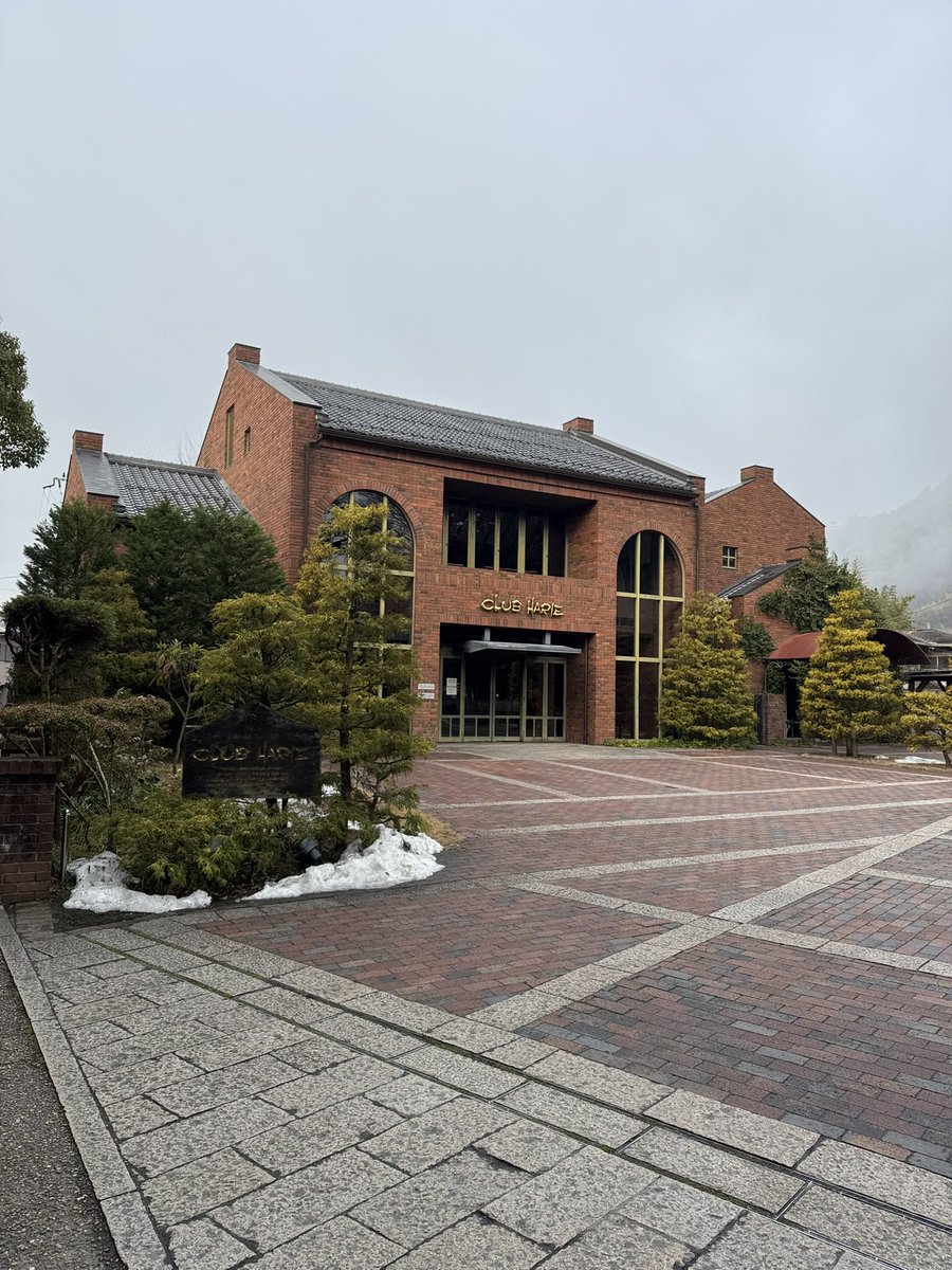 itoutti's tweet photo. 近江八幡で冬期の車中泊、最低温度が5℃くらいで、装備が整っるので全く寒さは感じず、狭いから快適とはいえないものの余裕の車中泊！🚙
時代劇のロケにも使われる街並みは、情緒があって、八幡堀も歩くには素敵な感じです。
ラ コリーナでお土産を買って帰りました。
#Arnageworld
#車中泊
#近江八幡 https://t.co/kaJS5sVARg