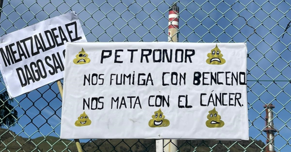 Antifaxismoa's tweet photo. Y J. J. Imaz cada año gana mas....
4,13 millones de €uros en 2022
Tu te ganas un cáncer
#AbantoZierbana #Muskiz #Bizkaia
#Petronor #BoicotRepsol 🚫⛽️ https://t.co/ttTanmX3XX