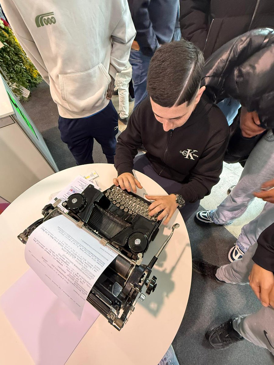 INS Almenar tweet media