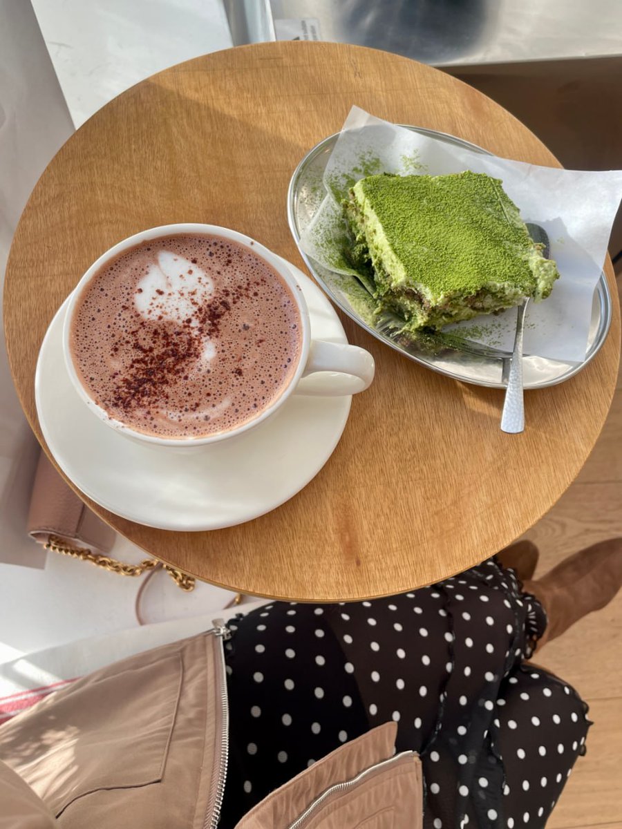 lucy_043's tweet photo. Soft sunlight, sweet bites, and a cozy little coffee date with myself Just enjoying the simple vibes today 🌿☀️ https://t.co/U8UtJ2apNn